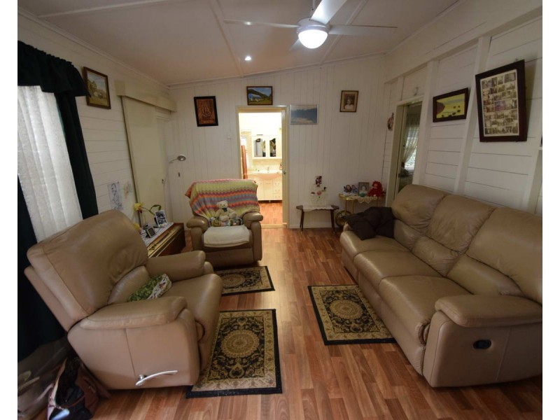 27 Francis Terrace, Esk QLD 4312