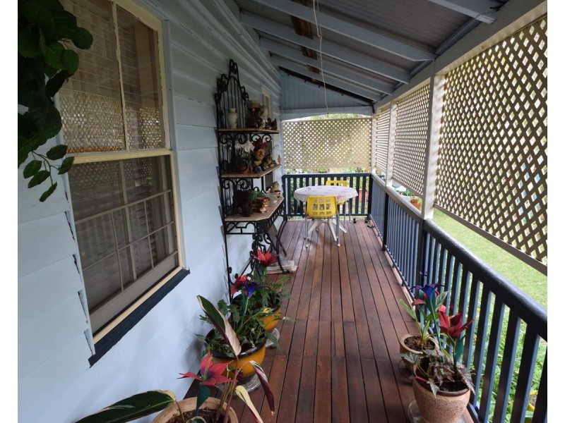 27 Francis Terrace, Esk QLD 4312