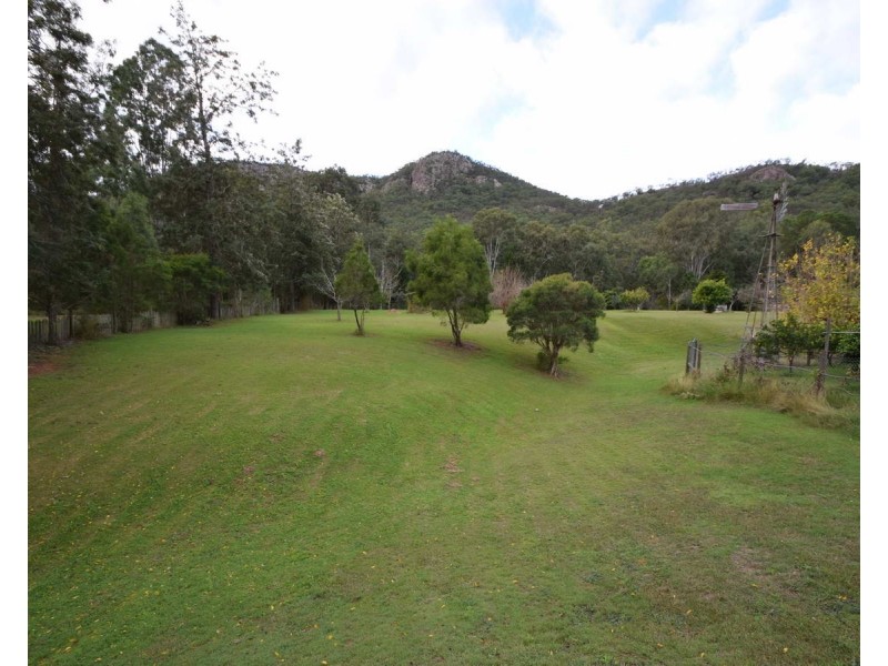 27 Francis Terrace, Esk QLD 4312