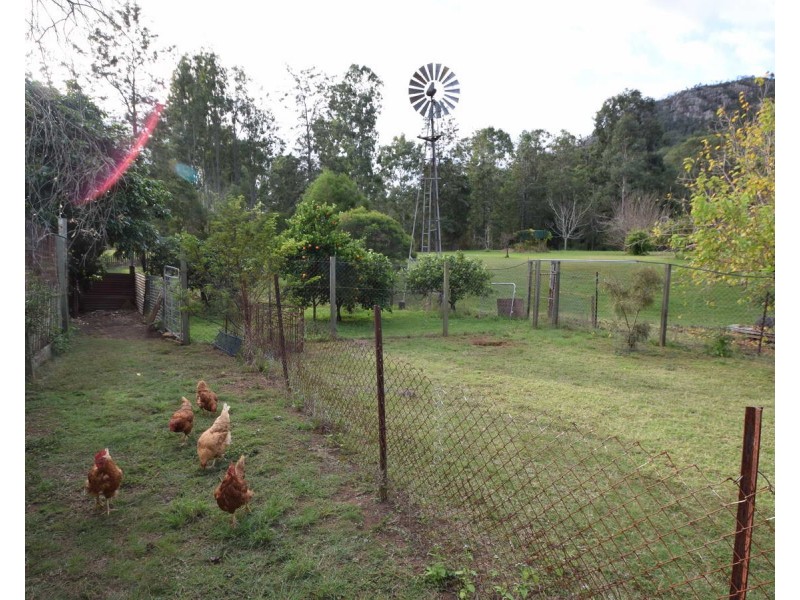 27 Francis Terrace, Esk QLD 4312