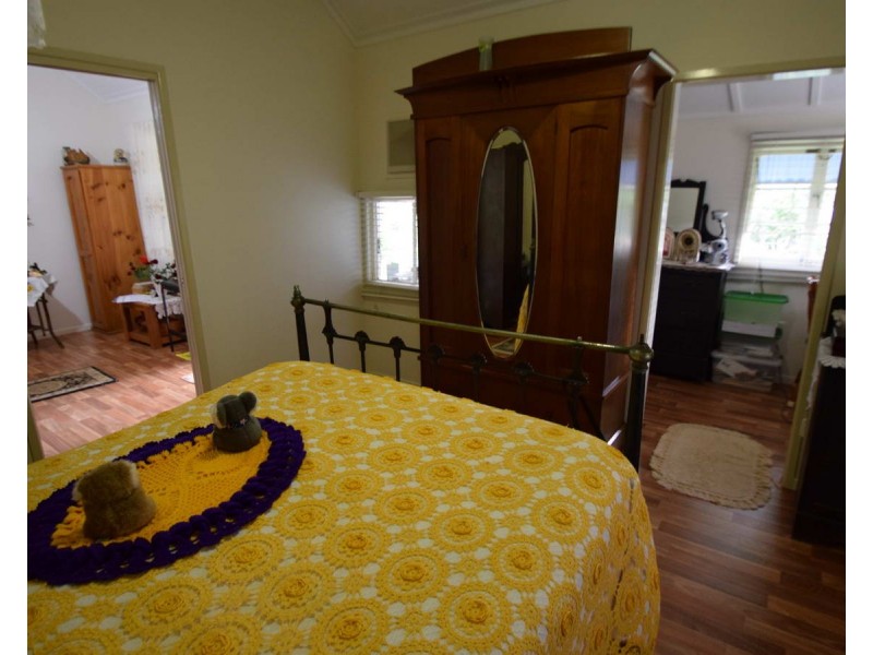 27 Francis Terrace, Esk QLD 4312