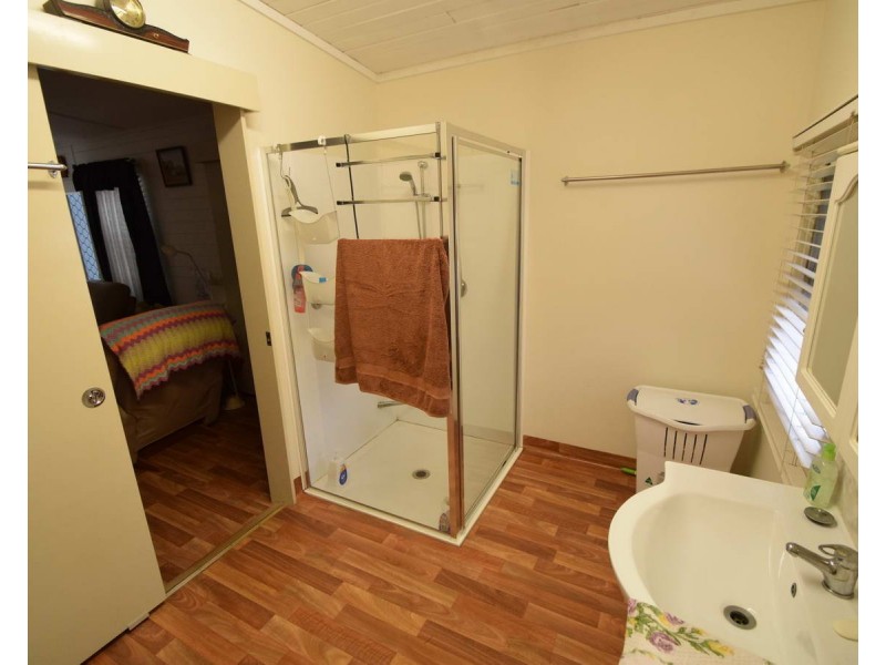27 Francis Terrace, Esk QLD 4312