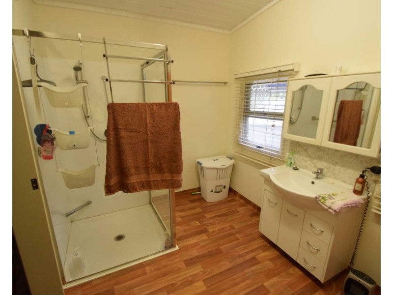 27 Francis Terrace, Esk QLD 4312