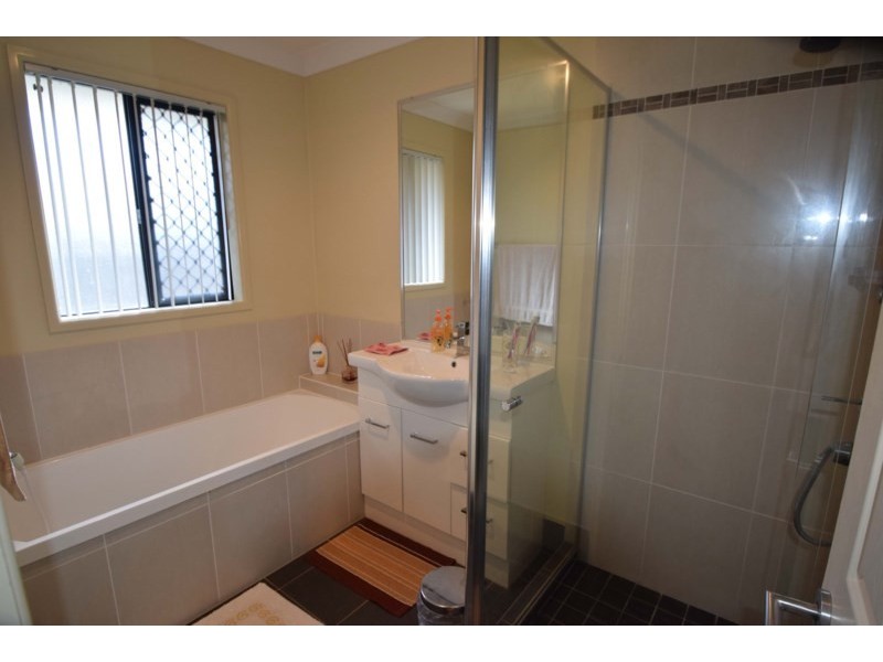 2/17 Barbour Street, Esk QLD 4312