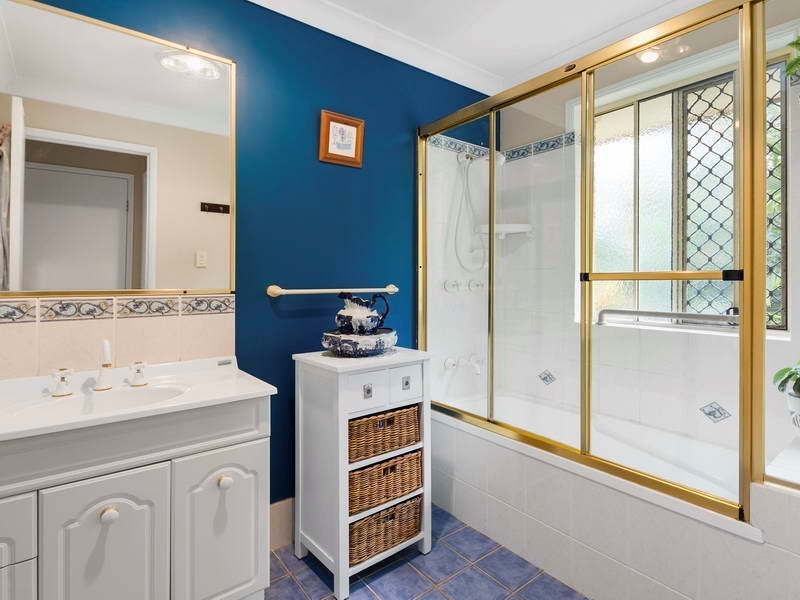 42 Buckingham Court, Mount Hallen QLD 4312