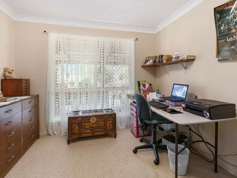 42 Buckingham Court, Mount Hallen QLD 4312