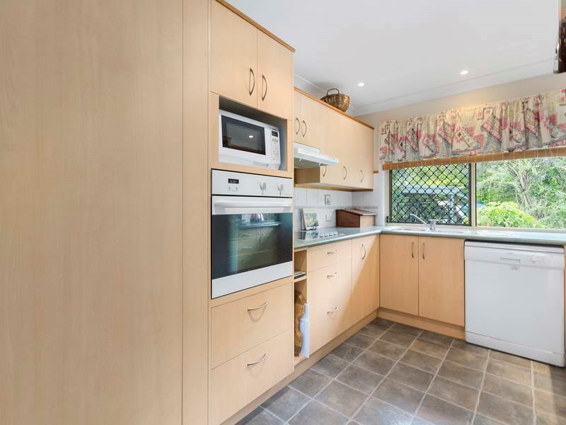 42 Buckingham Court, Mount Hallen QLD 4312