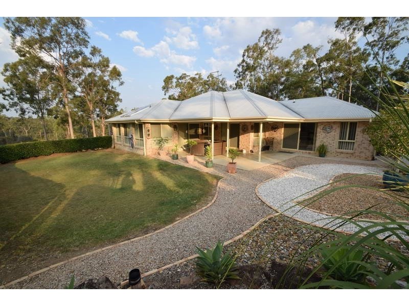 235 Edinburgh Drive, Mount Hallen QLD 4312