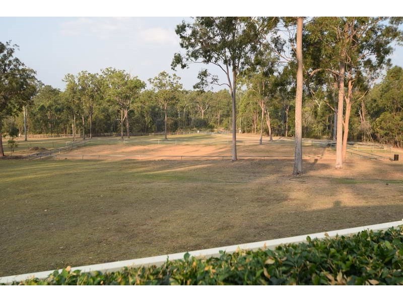 235 Edinburgh Drive, Mount Hallen QLD 4312