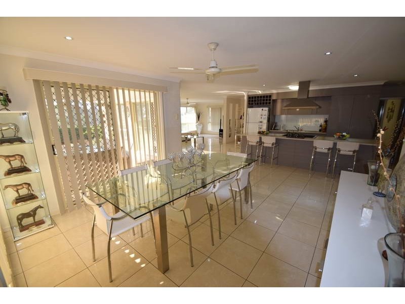 235 Edinburgh Drive, Mount Hallen QLD 4312