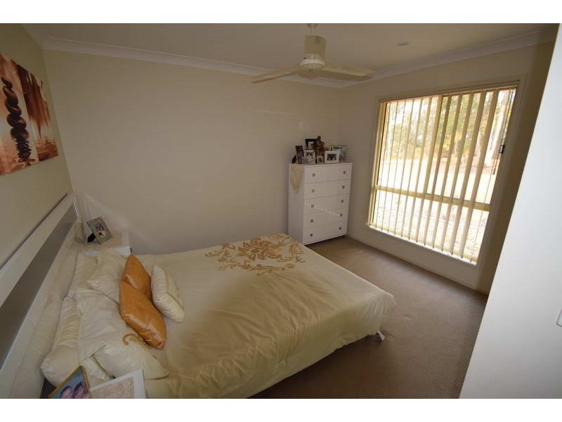 235 Edinburgh Drive, Mount Hallen QLD 4312