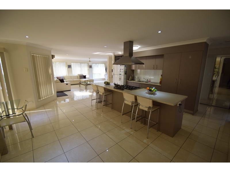 235 Edinburgh Drive, Mount Hallen QLD 4312