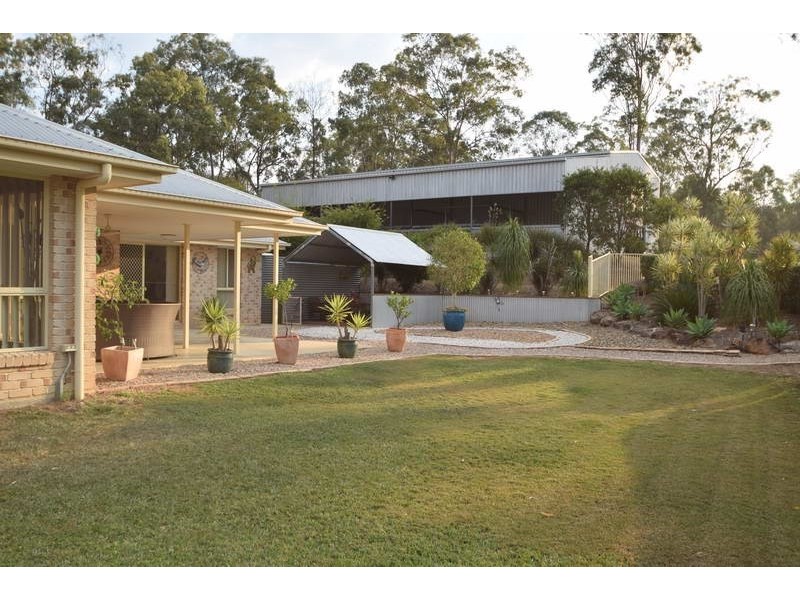 235 Edinburgh Drive, Mount Hallen QLD 4312