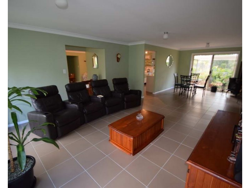 75 Gloucester Court, Mount Hallen QLD 4312