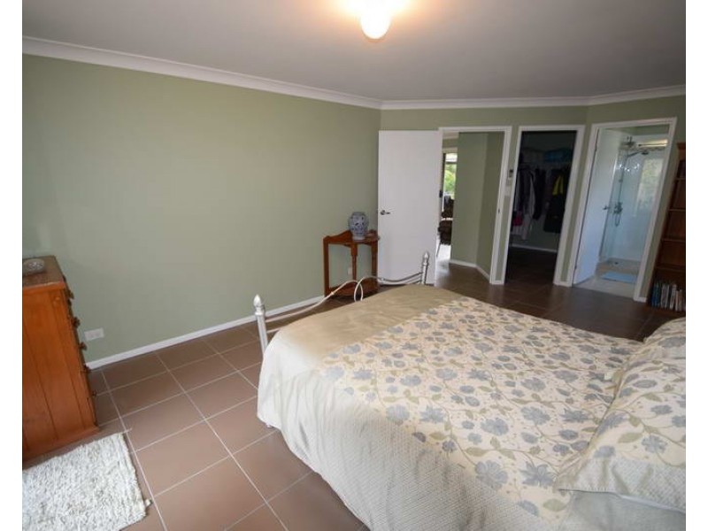 75 Gloucester Court, Mount Hallen QLD 4312