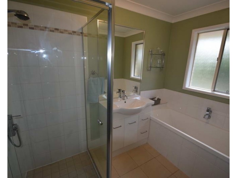 75 Gloucester Court, Mount Hallen QLD 4312