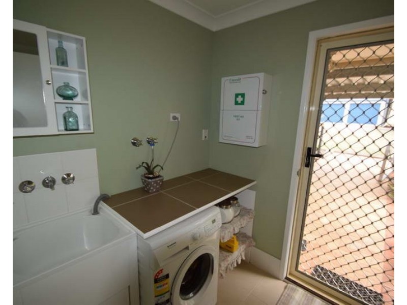 75 Gloucester Court, Mount Hallen QLD 4312