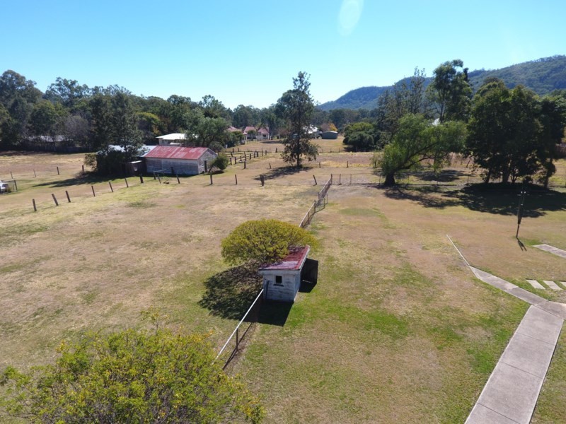 49 Middle Street, Esk QLD 4312