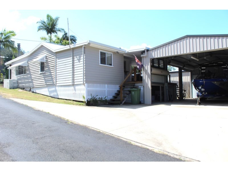 9 Third Avenue, Somerset Dam QLD 4312
