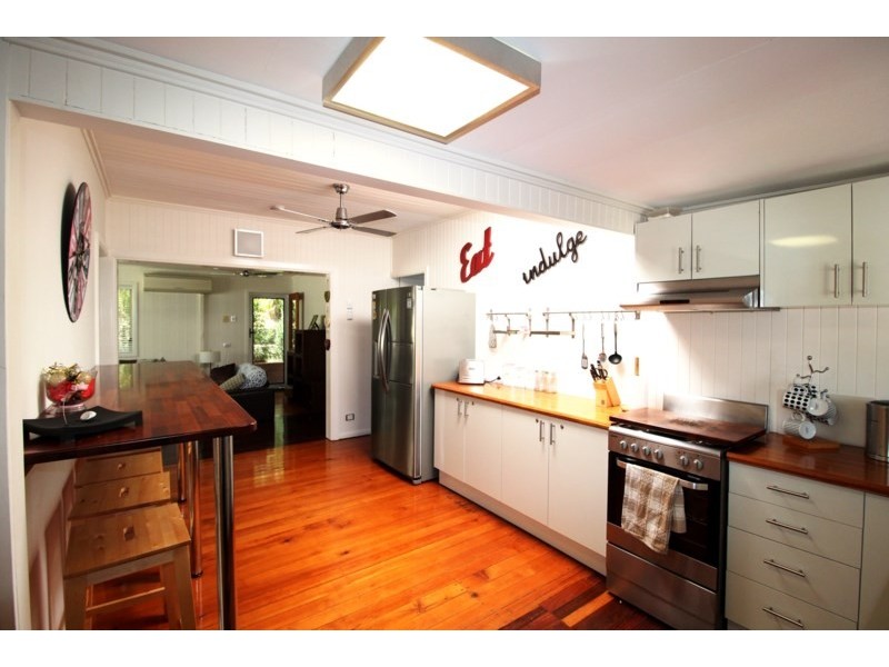 9 Third Avenue, Somerset Dam QLD 4312