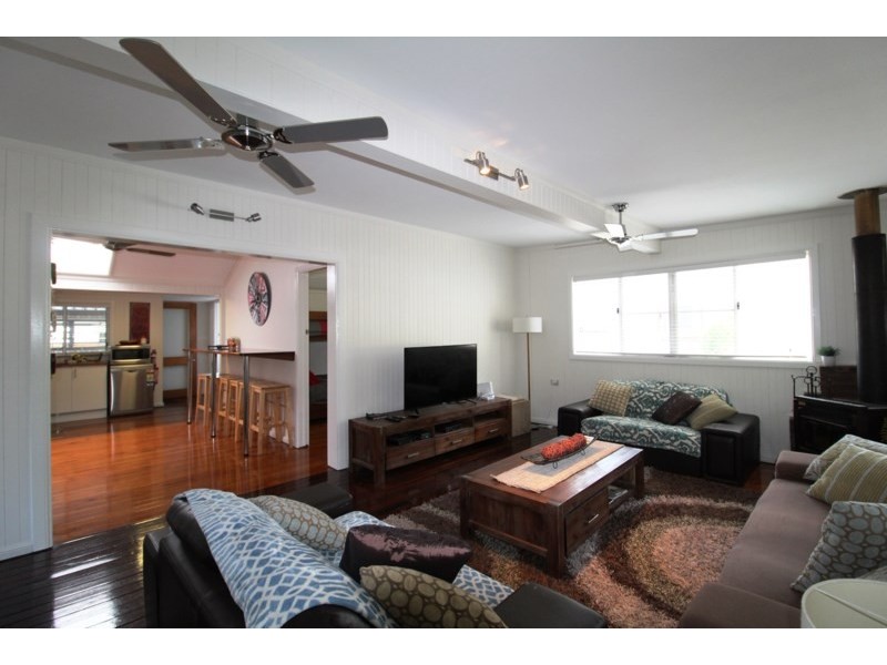 9 Third Avenue, Somerset Dam QLD 4312