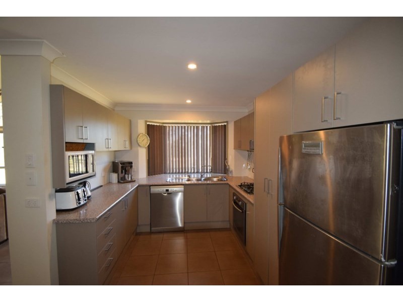 190 Edinburgh Drive, Mount Hallen QLD 4312