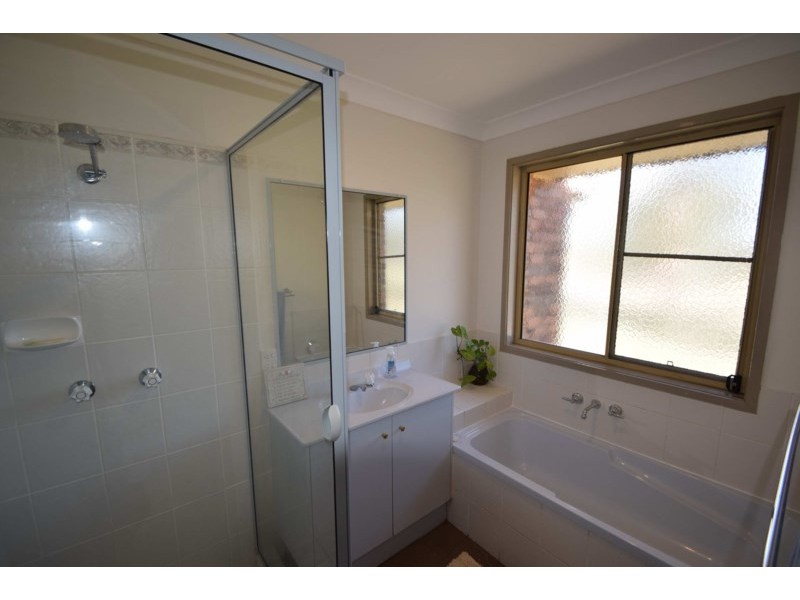 190 Edinburgh Drive, Mount Hallen QLD 4312