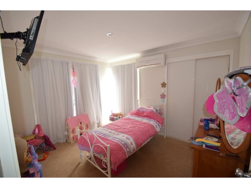 190 Edinburgh Drive, Mount Hallen QLD 4312