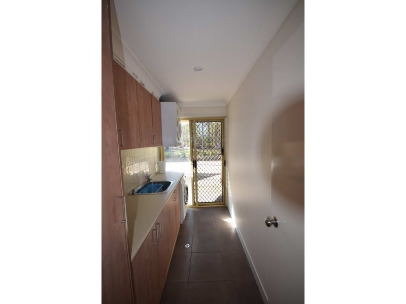 190 Edinburgh Drive, Mount Hallen QLD 4312