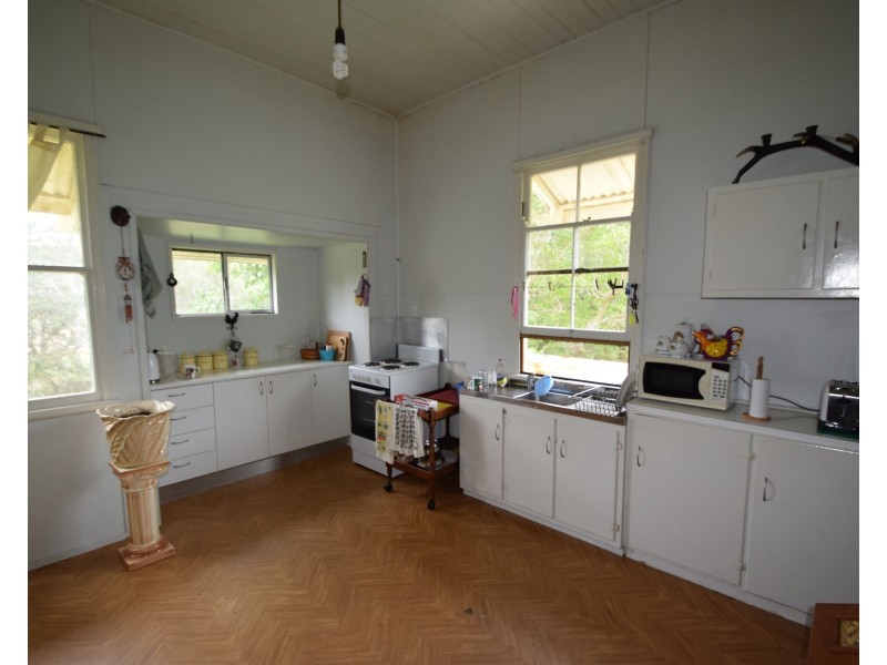 16 Latters Lane, Esk QLD 4312