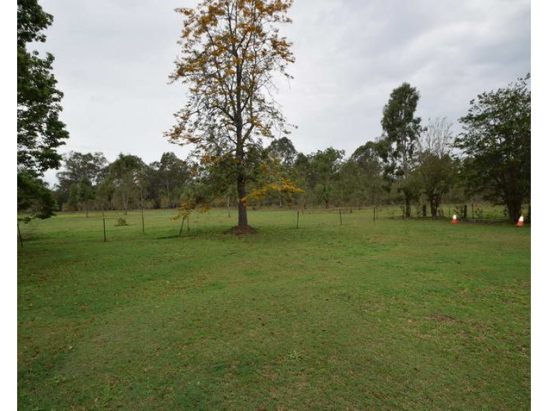 16 Latters Lane, Esk QLD 4312