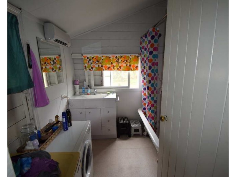 16 Latters Lane, Esk QLD 4312