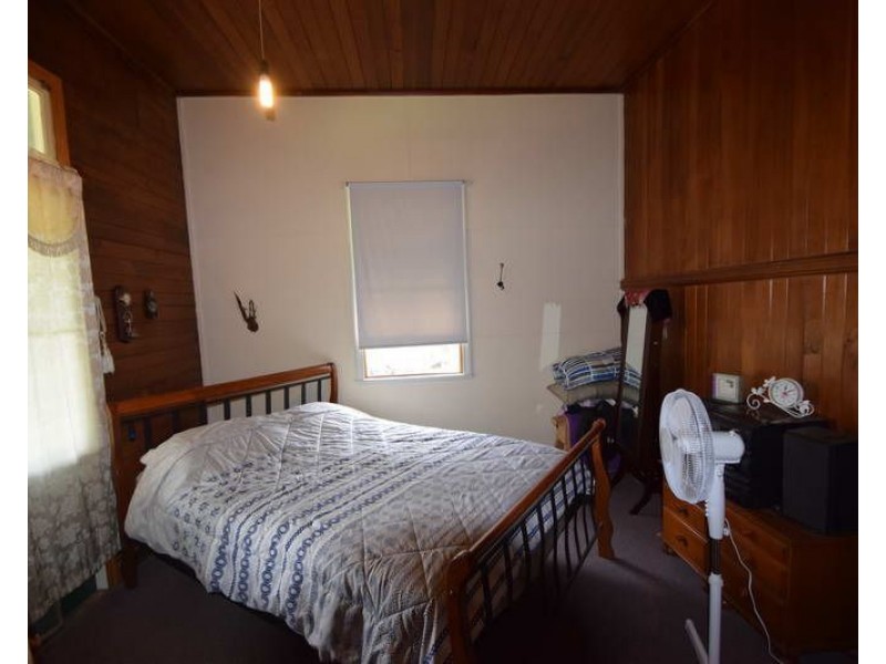 16 Latters Lane, Esk QLD 4312