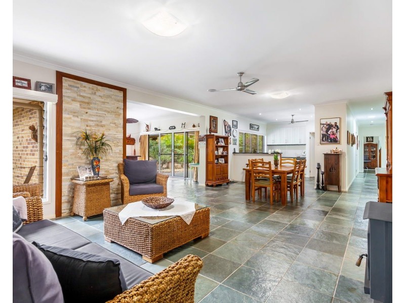 48 Essex Court, Mount Hallen QLD 4312