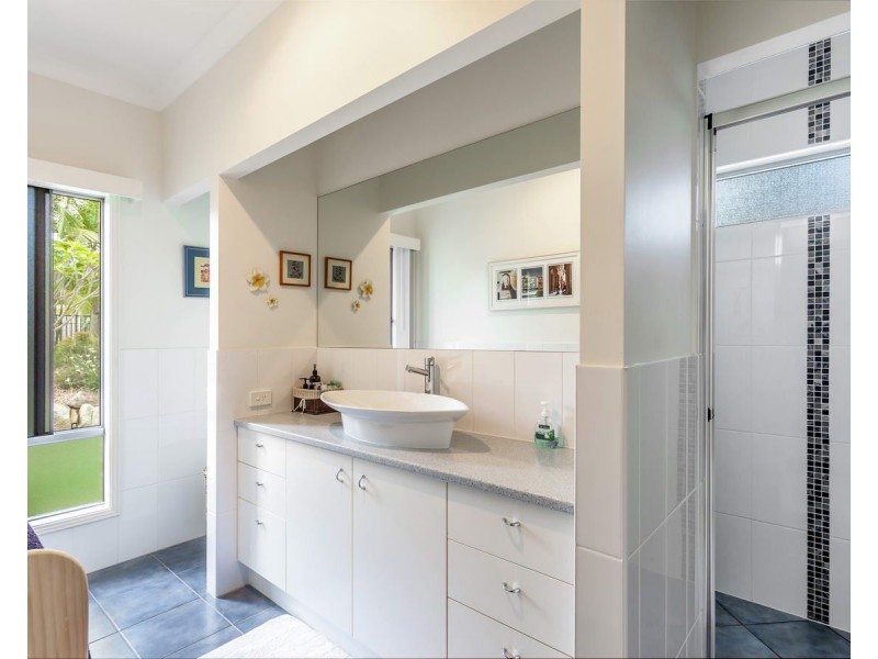 48 Essex Court, Mount Hallen QLD 4312