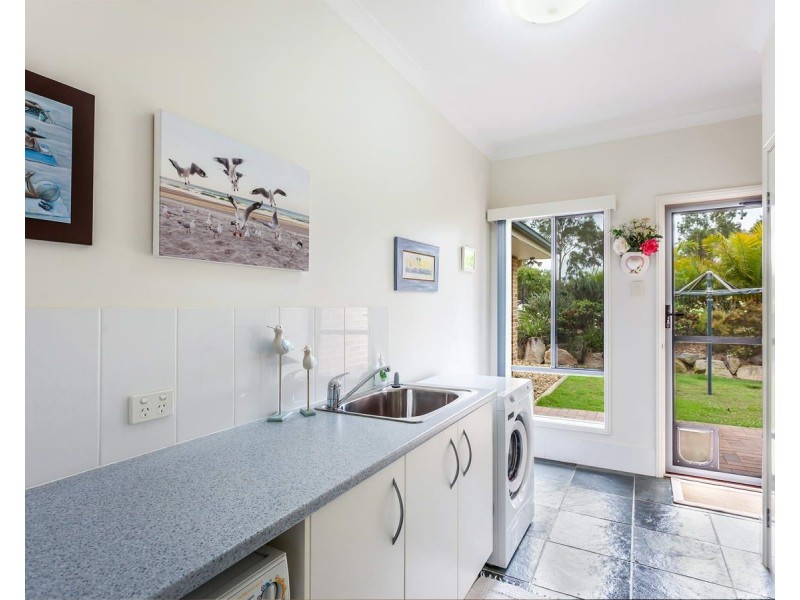 48 Essex Court, Mount Hallen QLD 4312