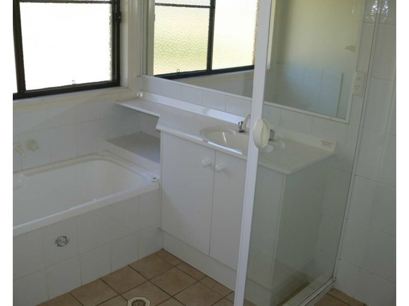 35 Argyle Court, Mount Hallen QLD 4312