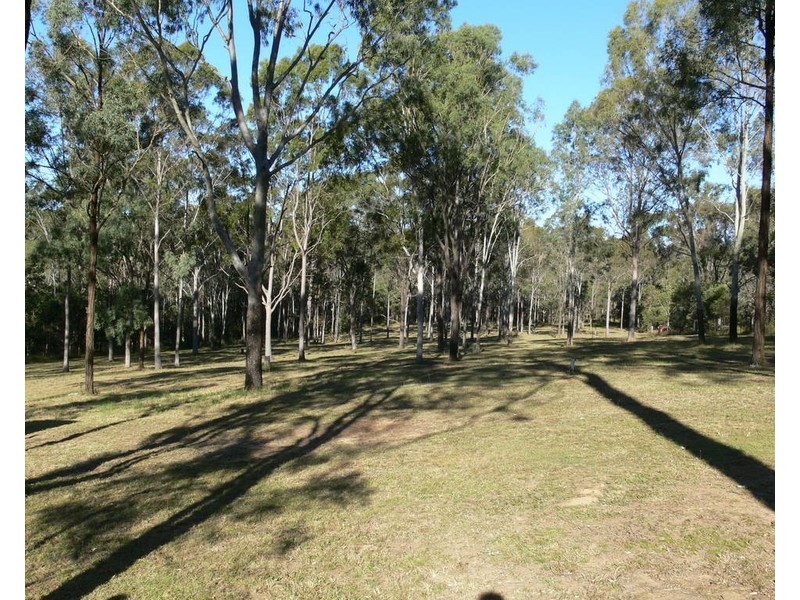 105 Pine Crescent, Esk QLD 4312