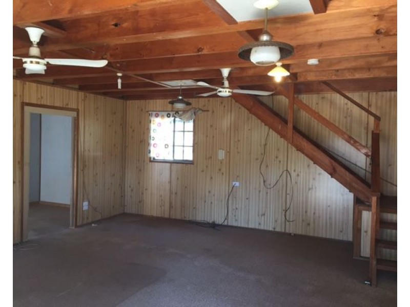 36 Pine Crescent, Esk QLD 4312