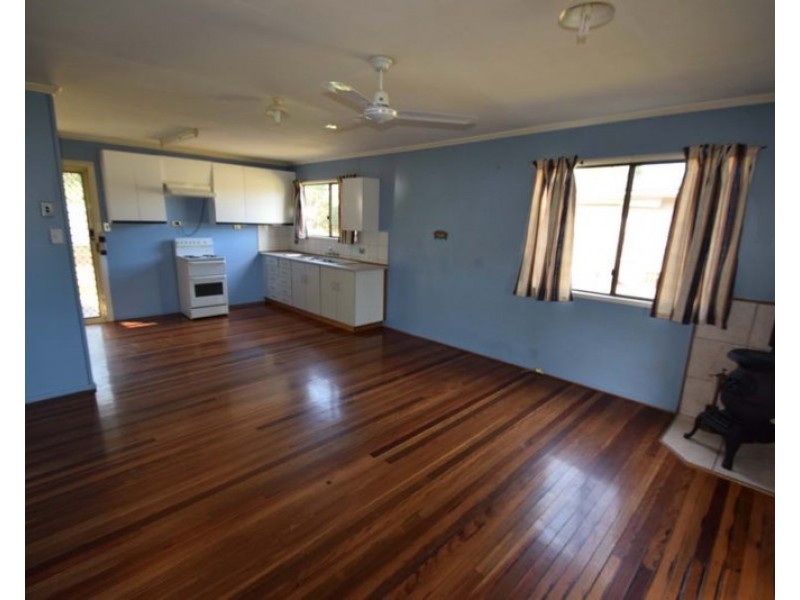 16 Short Street, Esk QLD 4312