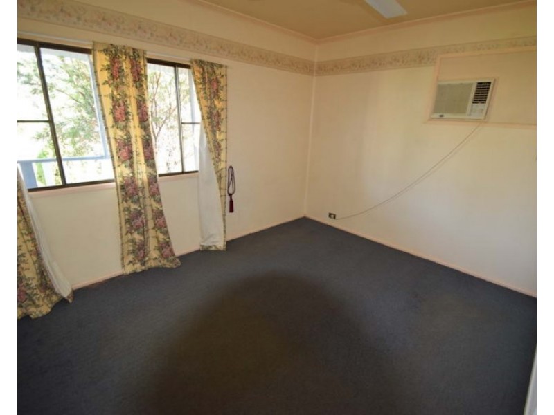 16 Short Street, Esk QLD 4312