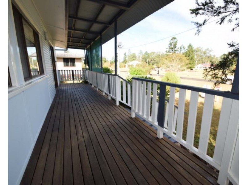 16 Short Street, Esk QLD 4312