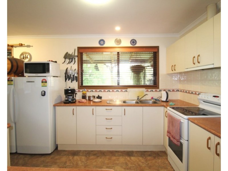 72 Creek Street, Esk QLD 4312