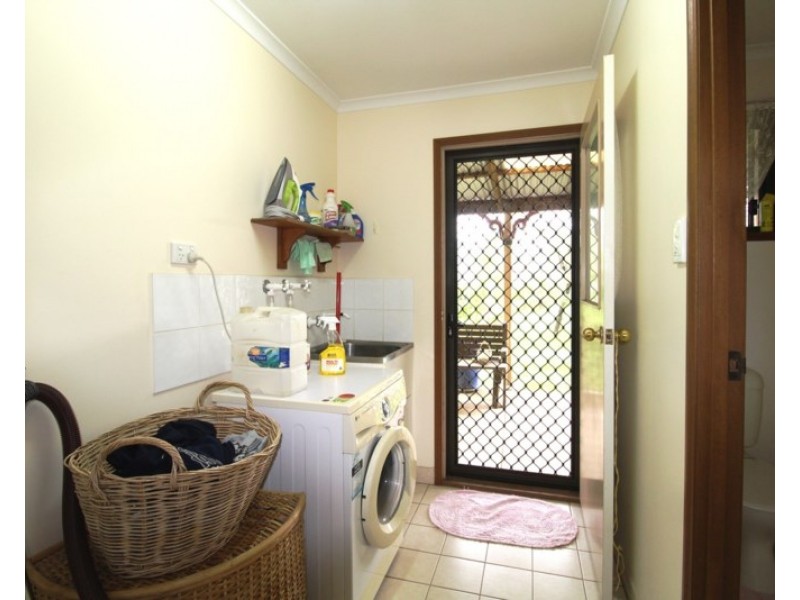 72 Creek Street, Esk QLD 4312