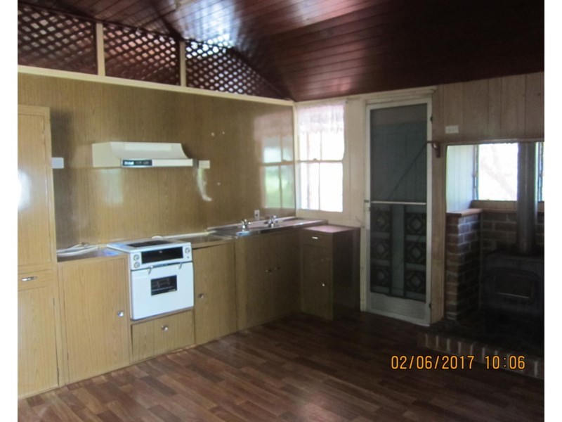 4 Rocky Street, Somerset Dam QLD 4312
