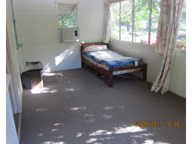 4 Rocky Street, Somerset Dam QLD 4312