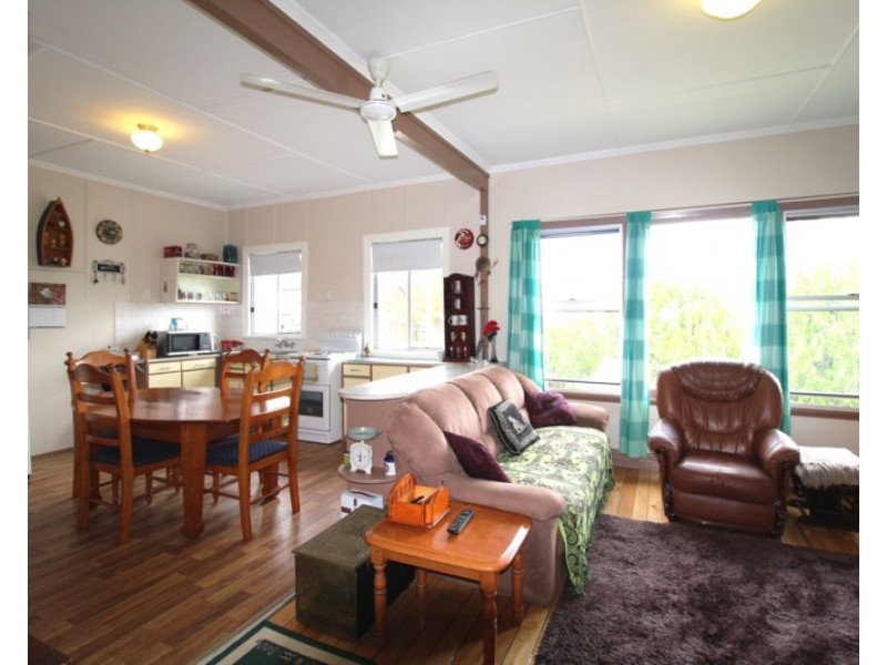 19 Alexandra Street, Toogoolawah QLD 4313