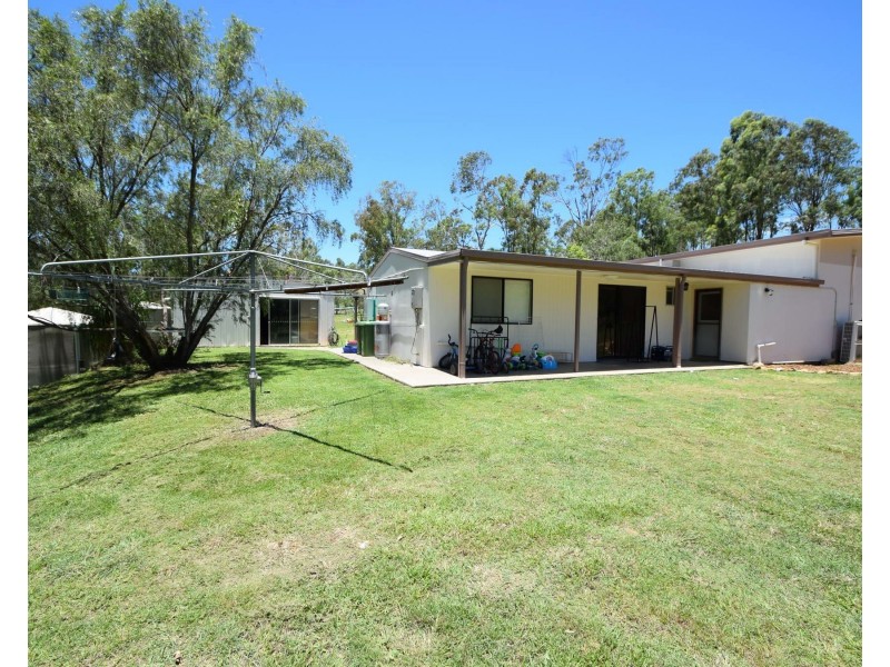 102 Pine Crescent, Esk QLD 4312