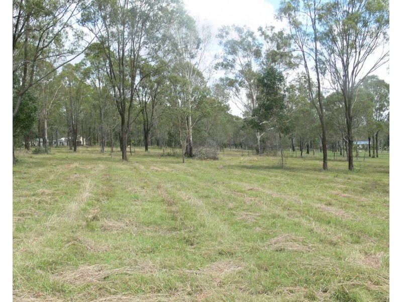 102 Pine Crescent, Esk QLD 4312