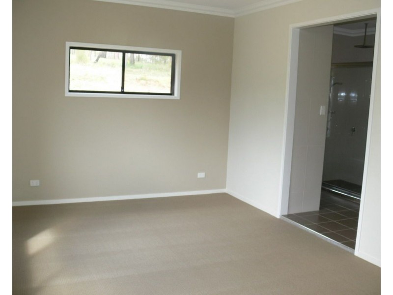 102 Pine Crescent, Esk QLD 4312